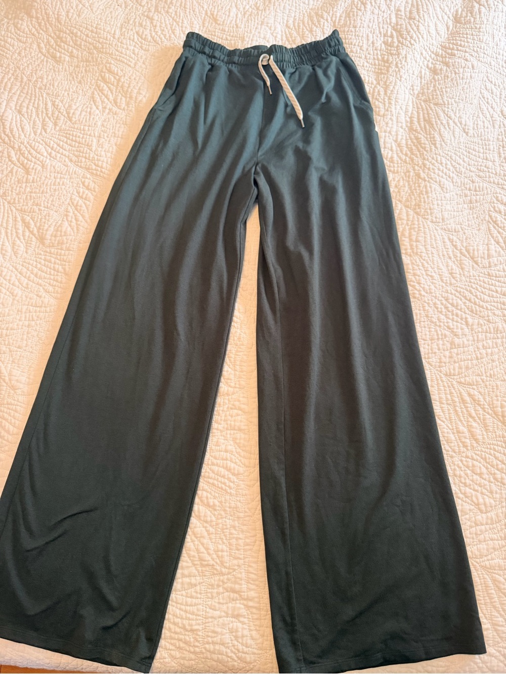 Vuori Wide-Leg Joggers in Forest Green with Drawstring